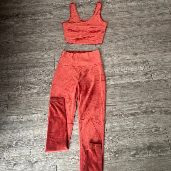 Aerie velour work out 2 piece - Picture 2 of 5
